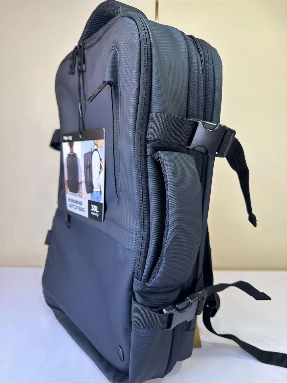 Primo Weekender Laptop 30L Backpack Black charging port NWT